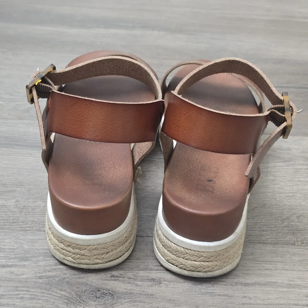 BKE Sandals Platform Strappy Comfy Fall Preppy Boho Womens Size 8.5
